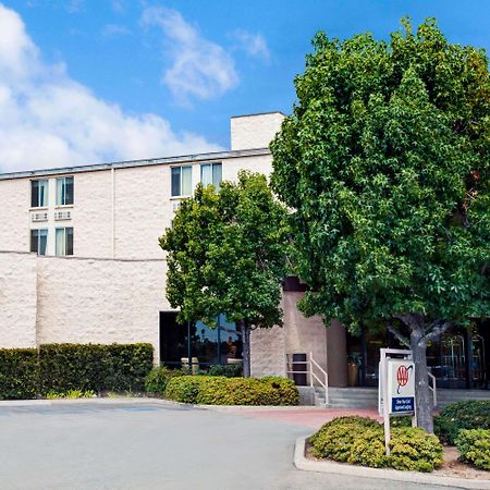 Days Inn & Suites By Wyndham Фуллертон Экстерьер фото
