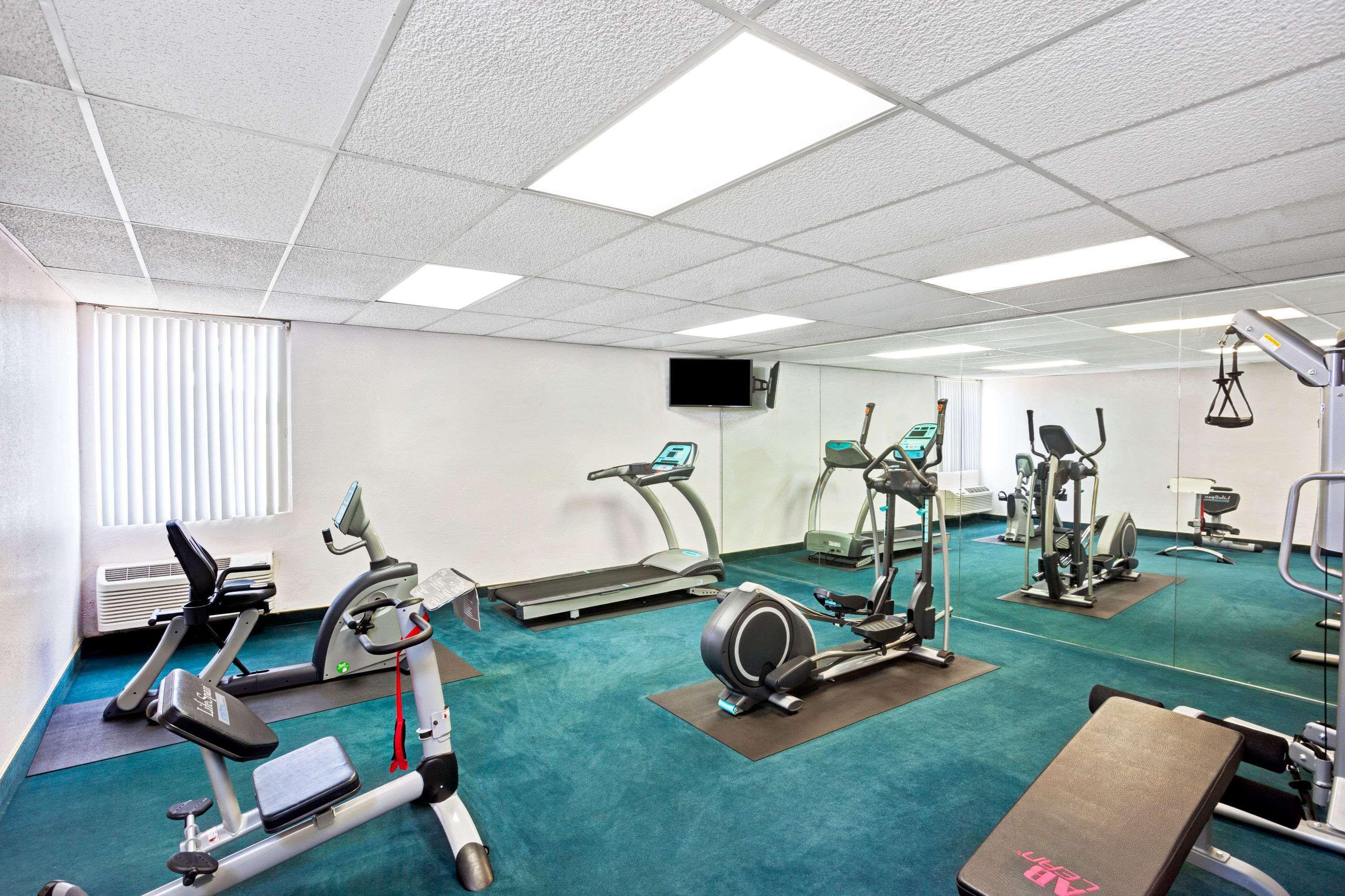 Days Inn & Suites By Wyndham Фуллертон Экстерьер фото
