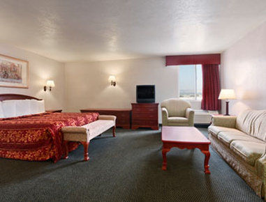 Days Inn & Suites By Wyndham Фуллертон Экстерьер фото